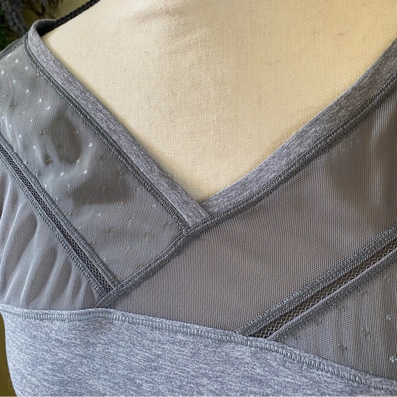 lululemon Just Breathe Long Sleeve size 4-6 - Picture 10 of 12